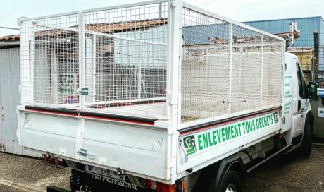 Création de ridelles hautes grillagées et modification de ridelle basse sur camion de débarras à BORDEAUX.